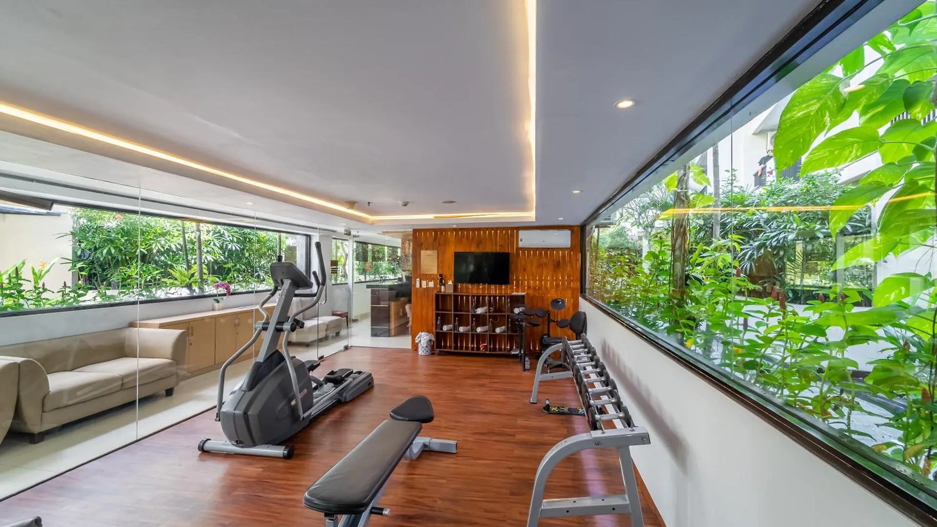 Cross Vibe Paasha Atelier Bali Kuta Hotel Kuta