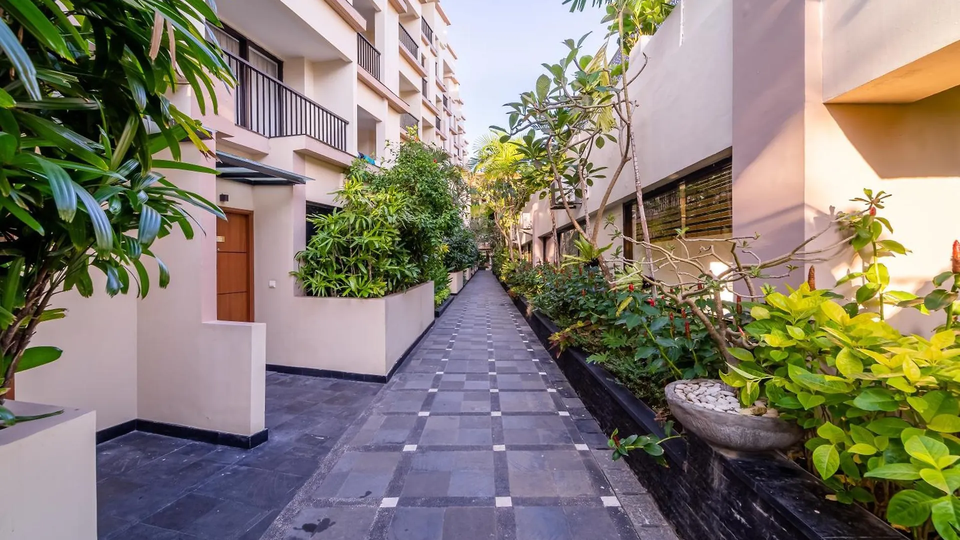 Cross Vibe Paasha Atelier Bali Kuta Hotel Kuta