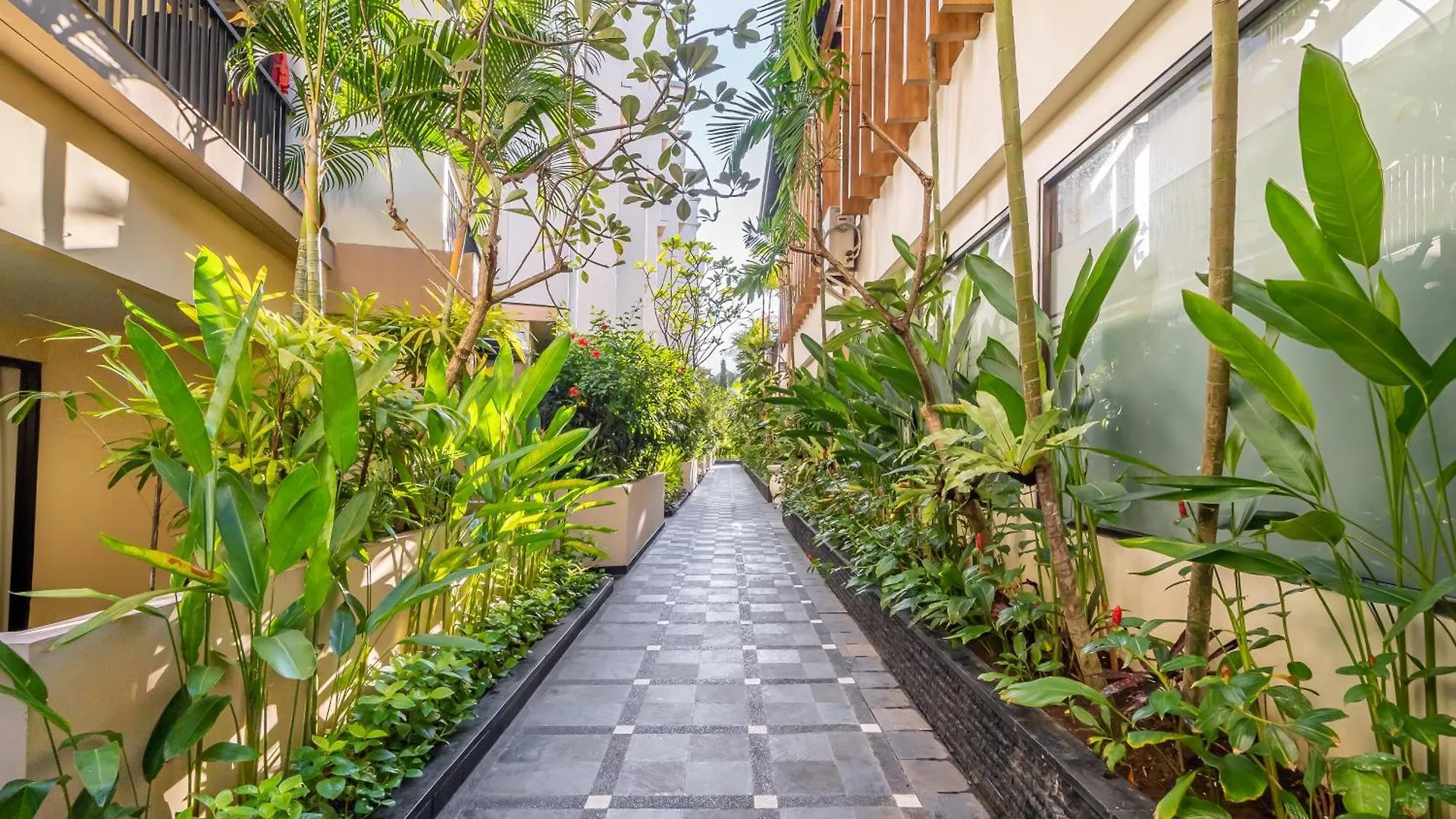 Cross Vibe Paasha Atelier Bali Kuta Hotel Kuta