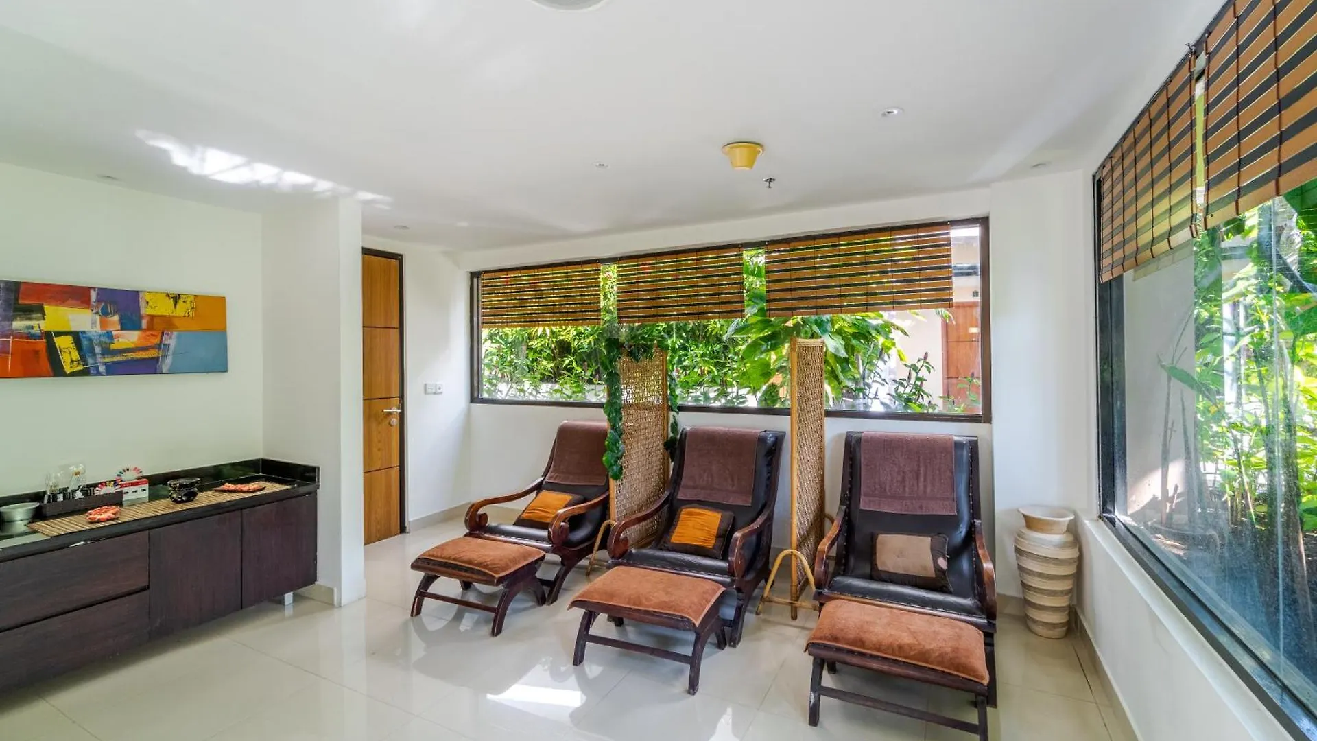 Cross Vibe Paasha Atelier Bali Kuta Hotel Kuta