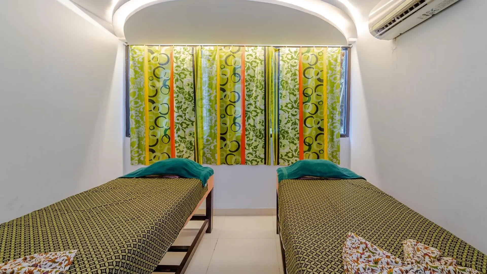Cross Vibe Paasha Atelier Bali Kuta Hotel Kuta